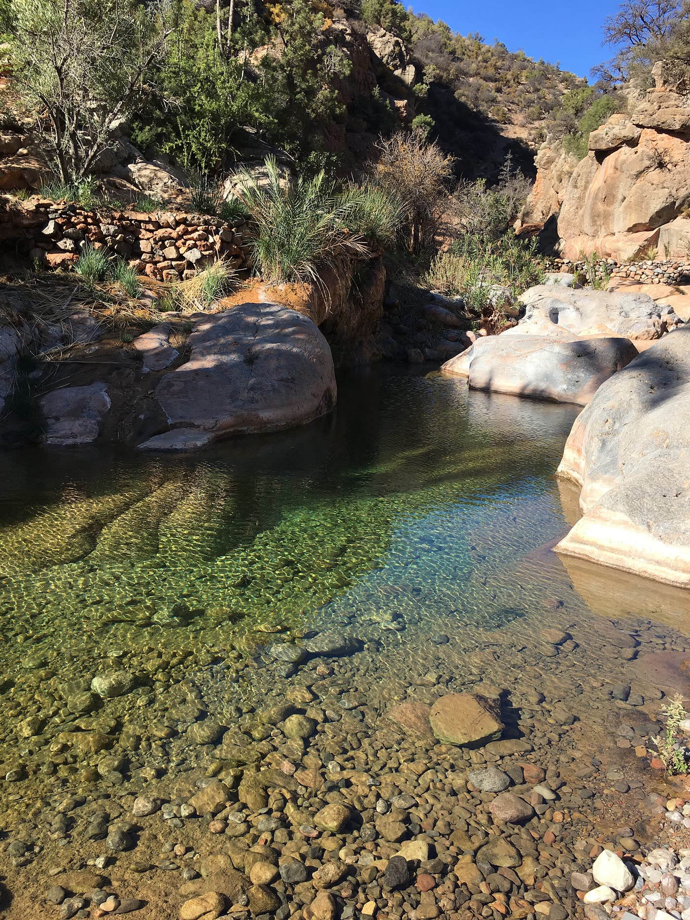Piscine naturelle dans la Vallée du Paradis au Maroc
